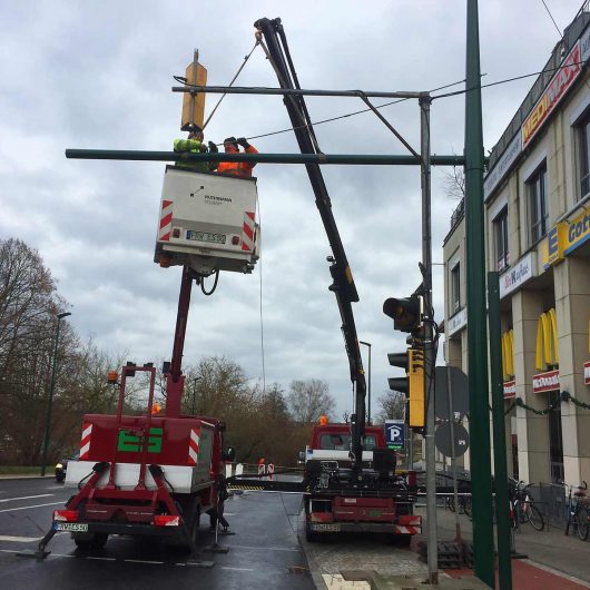 Ampelmastmontage Friedensbrücke Eberswalde